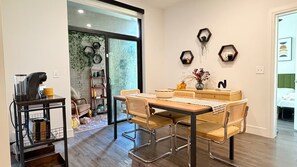 Dining - NRG Jungle Highrise - Balcony & Pool View - Walk to FIFA/NRG/Med Center (Houston)