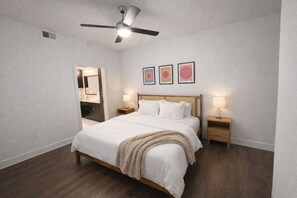 Room - NRG Jungle Highrise - Balcony & Pool View - Walk to FIFA/NRG/Med Center (Houston)