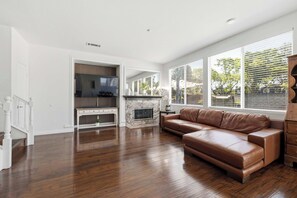 TV, fireplace