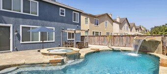 4BR Oxnard Stay with Guest House Access, Heated Pool & Hot Tub Near Beaches