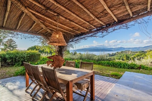 Stunning villa with sea view