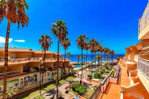 Property grounds - Magnificent beachfront apartment (Playa De Los Cristianos)