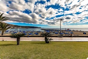 On the beach - Magnificent beachfront apartment (Playa De Los Cristianos)