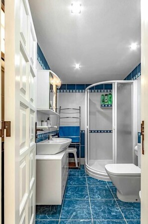 Bathroom - Vrbo Property (Playa De Los Cristianos)