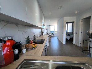 Fridge, microwave, oven, coffee/tea maker - RenTenerife Adeje Sea Views Horizon (Costa Adeje)