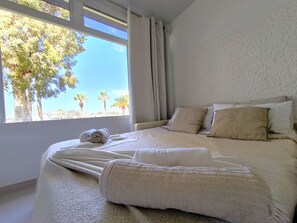 Bügeleisen/Bügelbrett, Reisekinderbett, kostenloses WLAN, Bettwäsche