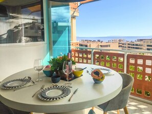 Outdoor dining - RenTenerife Elim Ocean (Abrigos, Los)