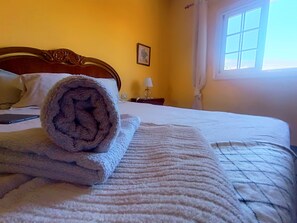 3 bedrooms, iron/ironing board, travel cot, Internet - RenTenerife Casa MariaLuisa (Granadilla)