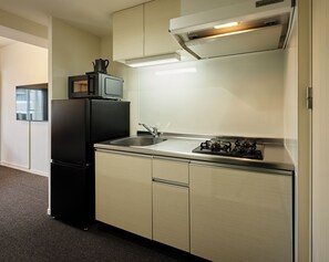 Double Room | Private kitchen | Full-sized fridge, microwave, stovetop, cookware/dishes/utensils - Residence Hotel Hakata Sumiyoshi (Fukuoka)