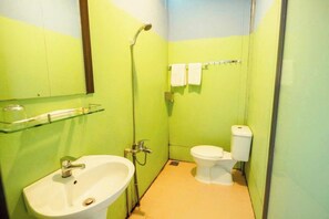 Standard Room, Mountain View | Bathroom - Family & Friends Homestay Da Lat (Da Lat)