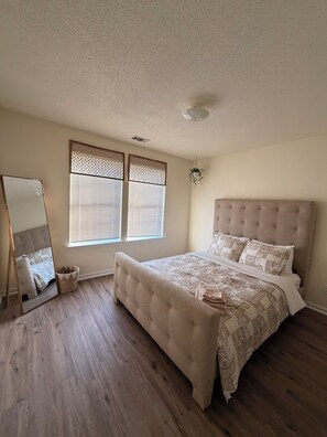 Room - Soulful Retreat 4BR Mins to Airport & Downtown (Port Wentworth)