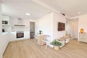 Frigorifero, microonde, forno, piano cottura