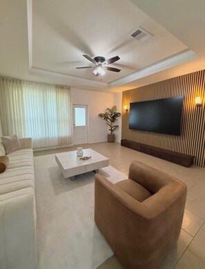 Living area - Modern luxury home / 100” tv / 3 queen beds / clean, quiet, & comfortable (Killeen)