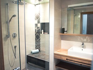 Shower - Beautiful penthouse in the heart of Mayrhofen. (Mayrhofen)