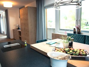 Dining - Beautiful penthouse in the heart of Mayrhofen. (Mayrhofen)