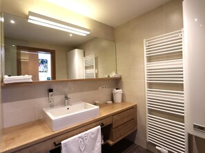 Bathroom - Beautiful penthouse in the heart of Mayrhofen. (Mayrhofen)