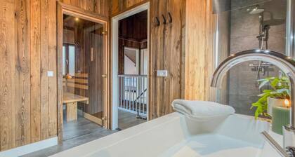 Chalet by a lake with stunning mountain views