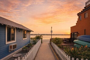 Terrace/patio - Newly Redone Bayview Apt Steps to Bay & Boardwalk (San Diego)