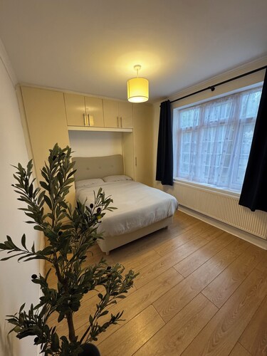 Central London 1 Bed House Free Parking inc