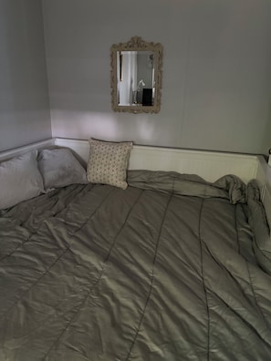 2 bedrooms, iron/ironing board, WiFi (free), bed sheets