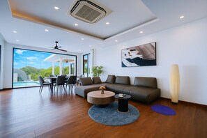 Living area - Serene 4-bedroom villa with AC in beautiful Koh Samui (Koh Samui)
