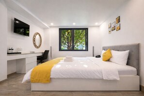 Deluxe tweepersoonskamer, uitzicht op stad | Luxe beddengoed, Select Comfort-bedden, een minibar, een bureau