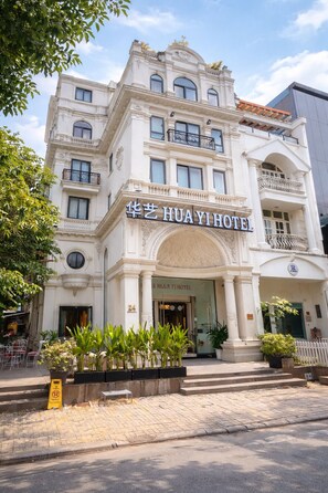 Exterior - Hua Yi Hotel Phu My Hung - Korean Street (Ho Chi Minh City)