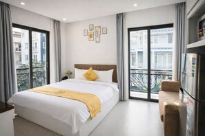 Business Double Room, Balcony, City View | Premium bedding, Select Comfort beds, minibar, desk - Hua Yi Hotel Phu My Hung - Korean Street (Ho Chi Minh City)