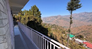 Property grounds - Sunrise View Farm-stay Narkanda (Kumharsain)