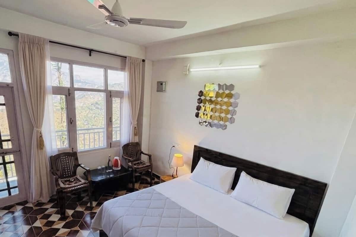 Family Double Room, Balcony, Mountain View