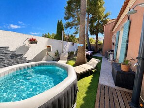 Terrace/patio - La Bulle des Sablettes, Jacuzzi & walk to beach (La Seyne-sur-Mer)