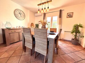 Dining - La Bulle des Sablettes, Jacuzzi & walk to beach (La Seyne-sur-Mer)