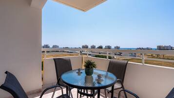 Apartment, 2 Bedrooms, Kitchen, City View | Outdoor dining