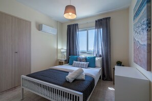Apartment, 2 Bedrooms, Kitchen, City View - Sunny 2-BR Apt. & Balcony in Mackenzie (Larnaca)
