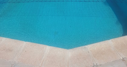 Quaint 1-bedroom cottage in tranquil Lusaka perfect for relaxing stay