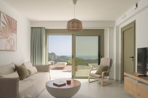 Smart TV - Aitherion – Villa with Pool & Upper Suite, Plakias (Τοπική Κοινότητα Ασωμάτου)