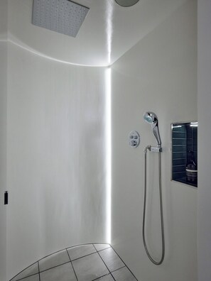 Luxury Apartment | Bathroom | Slippers - Élure Tokyo (Tokyo)