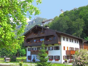 Exterior - Apartment no. 2 separate bedroom, living/bedroom and south/west-facing balcony, 75 sqm (Aschau im Chiemgau)