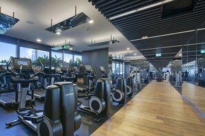 Fitness facility - Stunning skyline apartment with infinity pool, gym and free parking (Fortitude Valley)