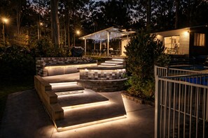 Terrace/patio - Luxury Bridgeman Downs Retreat 15km from CBD (Bridgeman Downs)