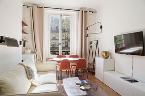 TV - TheBlueStay 345 - Stunning Apartment in Paris 8 (Paris)