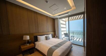 Haeundae Beach Restmons