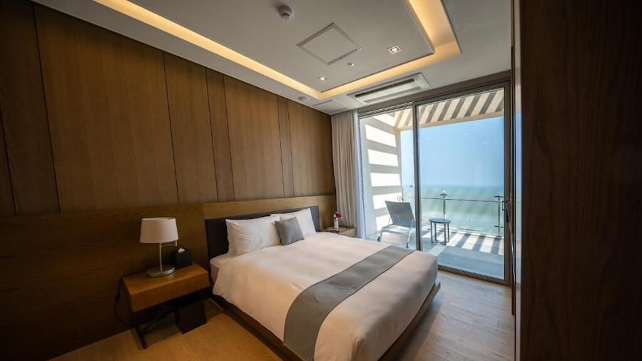 Haeundae Beach Restmons