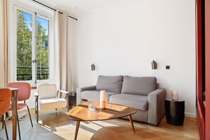 TV - TheBlueStay 346 - Stunning Apartment in Paris 8 (Paris)