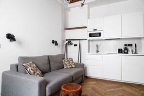 TV - TheBlueStay 347 - Charming Studio in Paris 8 (Paris)
