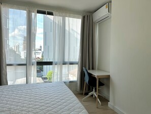 Room - Reliable Ekkamai Stay, Work-Ready, Pet Friendly (กรุงเทพมหานคร)