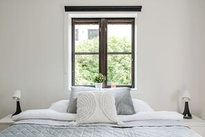 2 bedrooms, WiFi - Linneby 
5 minuter till centrum, familjestor lägenhet med altan (Uddevalla)