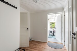 Interior - Linneby 
5 minuter till centrum, familjestor lägenhet med altan (Uddevalla)