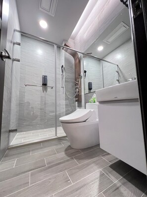 Kahden hengen comfort-huone, parveke | Kylpyhuone