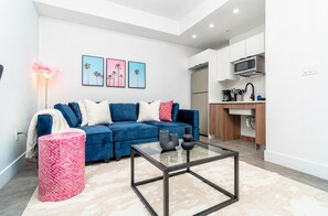 Living area - Modern 1BR Suite Near Brickell, Miami Downtown & Wynwood (Miami)